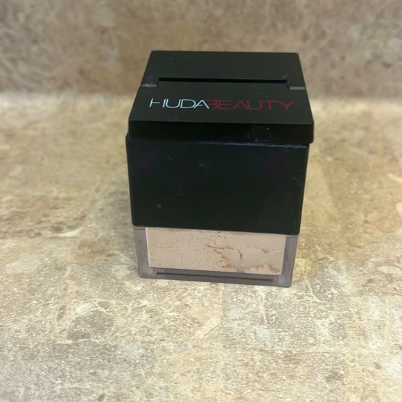 Huda Beauty Easy Bake Loose Powder Mini - Picture 2 of 2